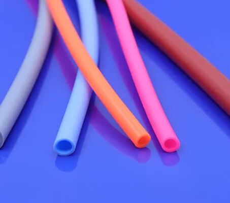 좋은 가격 Φ5.0mm 실리콘 고무 슬리빙 내구성이 뛰어난 내열 슬리브 절연 보호 가정용 기기 온라인으로